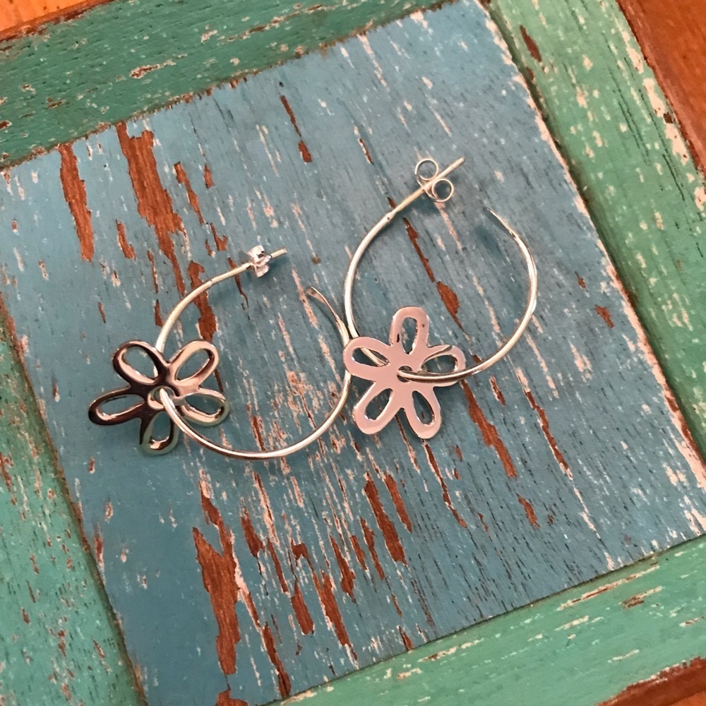 ▪️Sterling Silver Flower Hoops